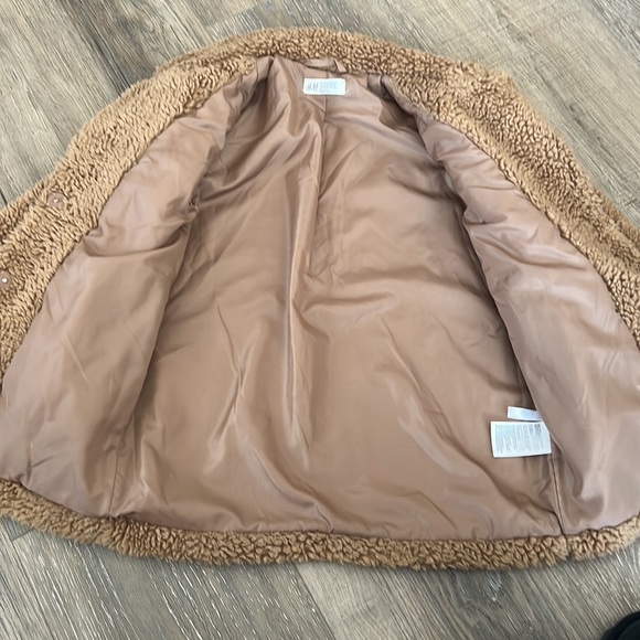Girls H & M size 6-8 Sherpa coat - Picture 3 of 4